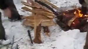 Батониг ножом Survivalist Kizlyar Supreme
