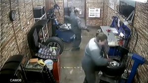 Шиномонтаж конец рабочего дня.