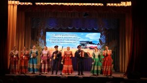 Вишня белоснежная цветёт