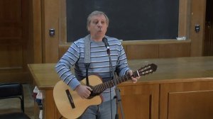 Выступление на концерте бардов-физиков в Южной физической аудитории 13 мая 2025 г.