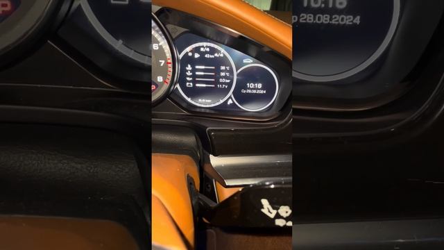 Porsche Panamera 971, 2017г 4.0 бензин проверка уровня масла в двиг?