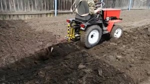 Учимся пахать на самодельном минитракторе