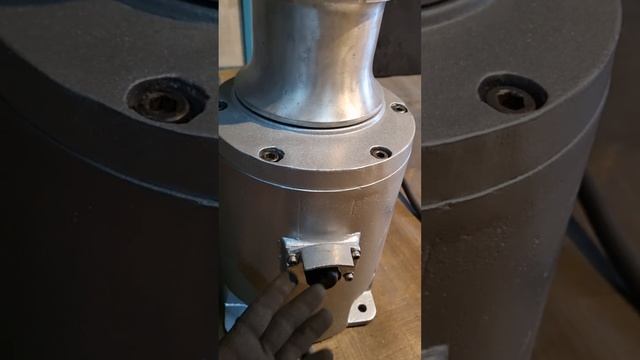 (82) Японская лебёдка Iwasaki Ti, =24V, 750W смотреть онлайн