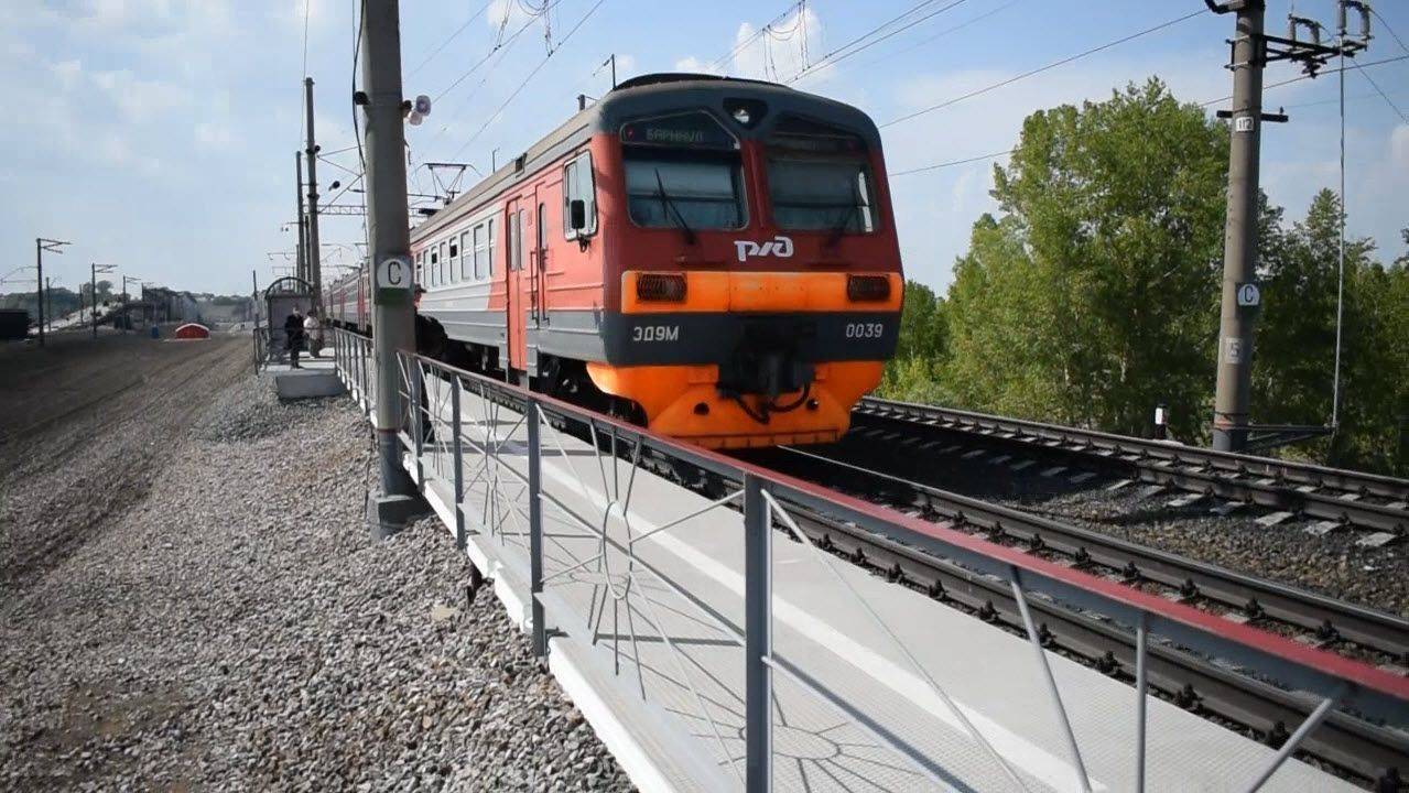 Электропоезд ЭД9М-0039. Покатушки от Присягино до Гребного канала+отправление.