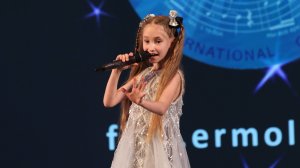 Алиса Искакова-8 лет-"Ох, уж эти гаммы"(А.Петряшева)