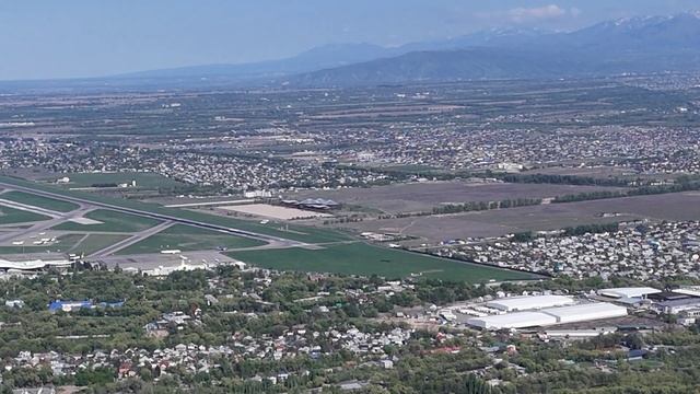 Посадка самолёта и горы. 20.04.25 смотреть онлайн