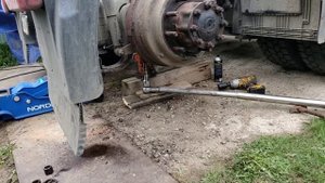 Замена ресоры заднего моста Volvo VNL 780.