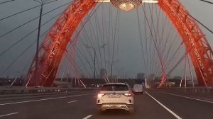 Жители делятся моментом включения вечерней подсветки у нашего Живописного моста 💡