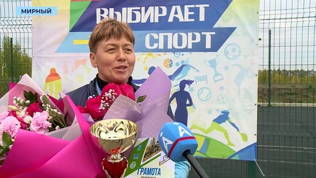 Участница велозабега «Кросс-кантри» отметила день ро? смотреть онлайн