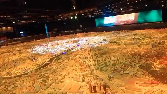Большой красивый макет Москва Сити.
Выглядит очень эпично и красиво.