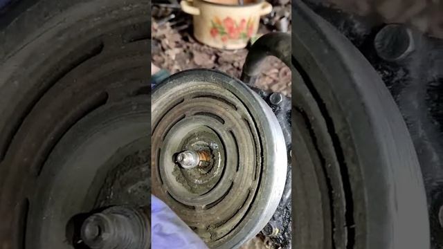 Менял подшипник кондиционера на Рено Логан 12 Дастер