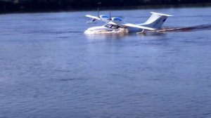 Самолёт приземлился на воду