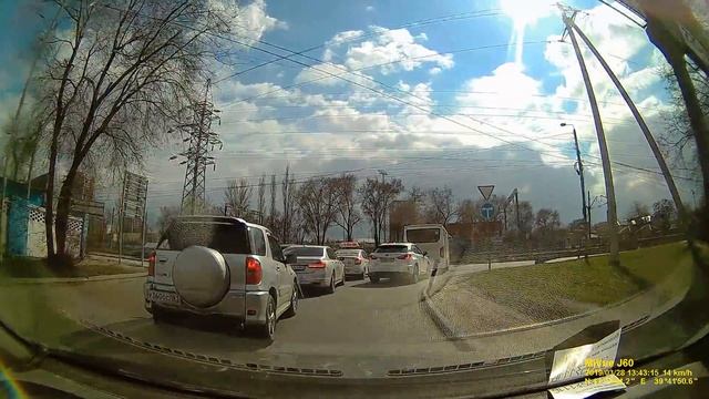 Mio MiVue J60 — видеосъемка на регистратор (день, город) смотреть онлайн