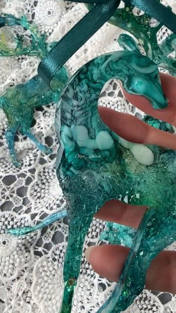 Елочные игрушки из эпоксидной смолы смотреть онлайн