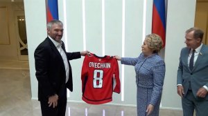 Появились кадры со встречи Овечкина и Матвиенко в здании Совфеда