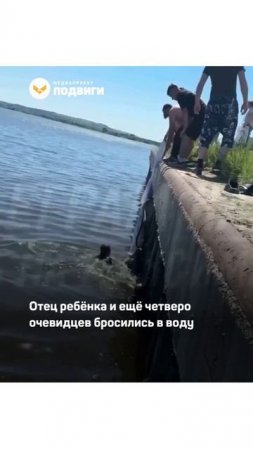 В Свияжске очевидцы спасли ребёнка, который в коляске упал в реку