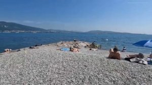 Геленджик пляж Метрополь сегодня 4 июня 2025. Обстановка на пляже море и погода сейчас на курорте
