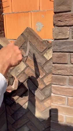 Кладка «Ёлочка» ручная формовка #shorts #стройка #baustelle #кирпич #немцы #дом