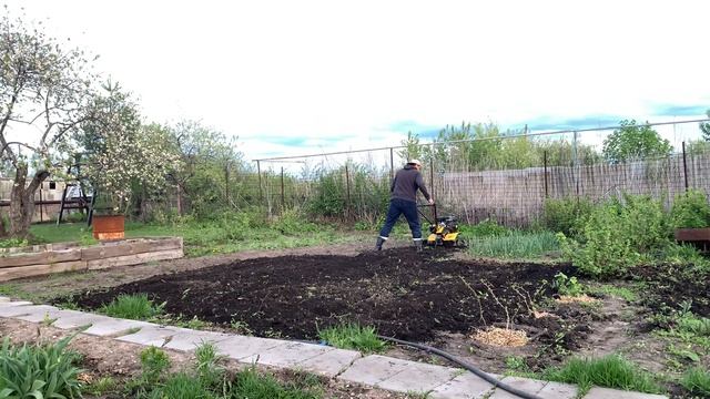 Весенняя обработка огорода мотоблоком HUTER MK7500P-10 смотреть онлайн