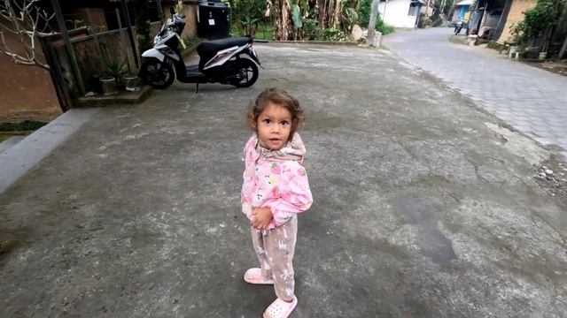 Ariel & Dad Adventure • BALI TRIP • Travel with Bike • Sebatu • Первое путешес смотреть онлайн