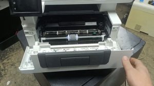 Hp 428 где картридж и как достать