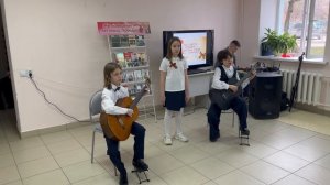 В Землянке К.Листов  поем вместе