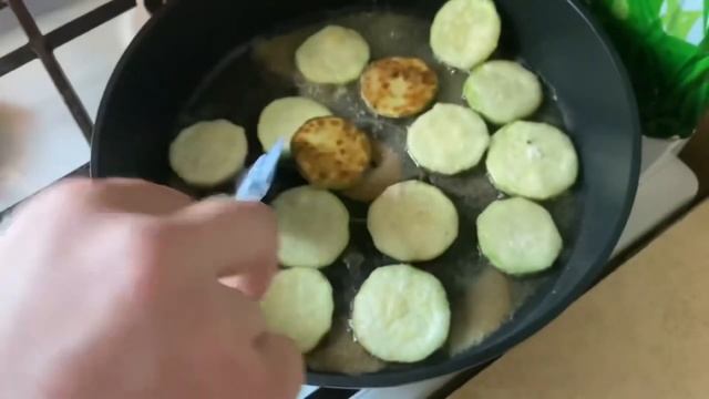 ЗАКУСКА ИЗ КАБАЧКОВ! ЖАРЕНЫЕ КАБАЧКИ С ОБАЛДЕННЫМ СОУ?