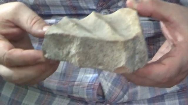 Каменная плитка с желобками, с раскопа по улице Щорса,
