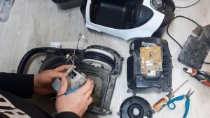 VC004 Пылесос Samsung SC88xx работает рывками, гремит, запах го?