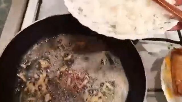 Рыба на рисе со сливочным соусом , аппетитно!!!
