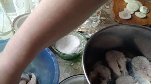 Маринованная скумбрия с луком. Самый простой рецепт. П