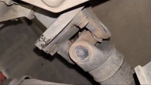 KIA MOHAVE. Люфт крестовины переднего кардана