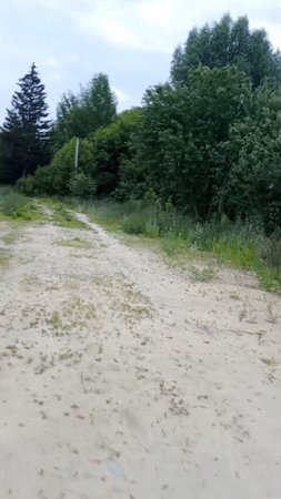 через посёлок