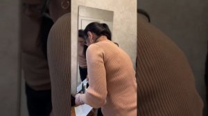 Пришла Ирина хозяйка квартиры пить чай