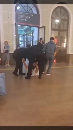 На Ярославском вокзале похитили человека, который кричал и звал на помощь
