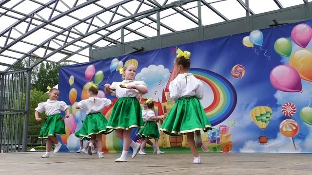 ДОХА "Тихвинка" - танец с ложками / День защиты детей в Тихвине 1 июня 2025 г. смотреть онлайн