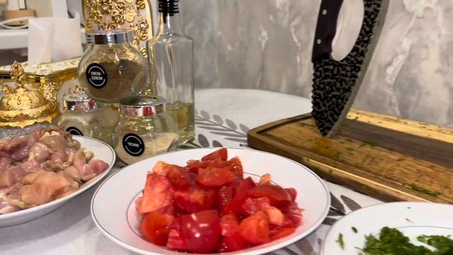 Паста в томатном соусе с курицей 🍅 #кулинария #еда #го? смотреть онлайн