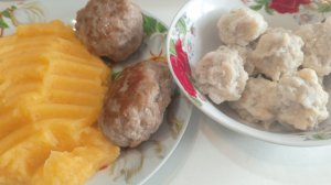 Ленивые пельмени, солнечное пюре с котлетой.