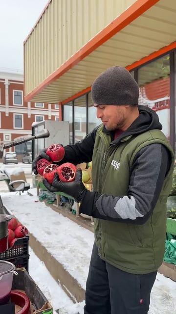 Самый сочный гранат на рынке в Уфе? смотреть онлайн