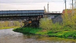 ❗️Подростки из Усть-Славянки рискуют жизнью на самодельной тарзанке с моста