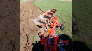 UNIA IBIS XM 4+1 плуг навесной оборотный с трактором БТЗ (ХТЗ)