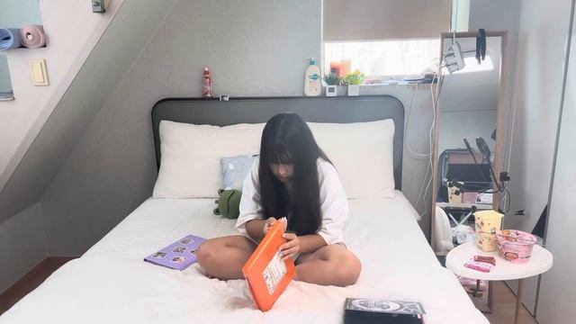 Распаковываю альбом Stray Kids и чонгука seven прошу извинен? смотреть онлайн