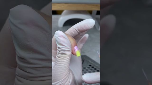 ТЕХНИКА ГРАДИЕНТА ГЕЛЯМИ #nails #курсыманикюра #дизайнно смотреть онлайн