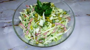 Салат из капусты с колбасой