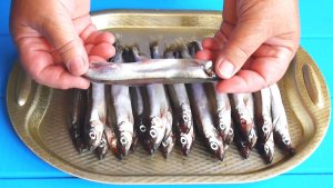 Два простых рецепта приготовления мойвы в духовке.