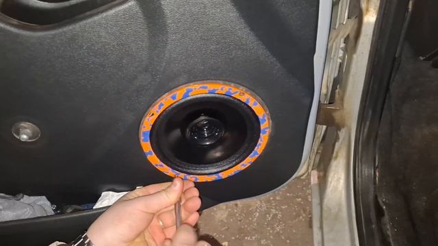 Замена динамиков в передних дверях в Lada Granta на DL Audio Gry смотреть онлайн