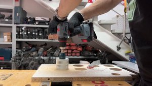 Profipower MKBL-18B сверление коронкой 68 мм в ДСП