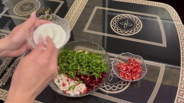 Сытный салат с куриной грудкой фасолью и гранатом! са