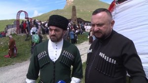 "В объятиях Родины" (на карачаевском языке)