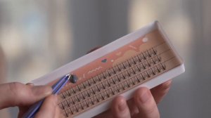 ЛЕГКО НАКЛЕИТЬ ПУЧКОВЫЕ РЕСНИЦЫ САМОЙ СЕБЕ |